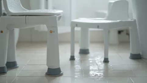 jakie krzesło do łazienki